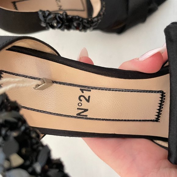 N°21 Black Satin Embellished Knotted Pumps Tonal Beads Ankle Strap Point Heels - Picture 2 of 10